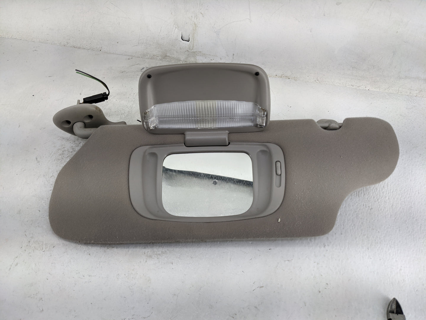 2001 Ford Taurus Sun Visor Shade Replacement Driver Left Mirror Fits OEM Used Auto Parts - Oemusedautoparts1.com