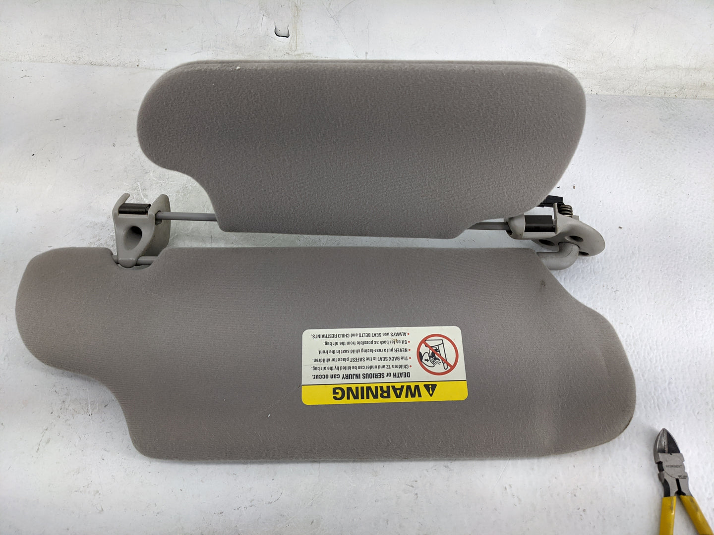 2001 Ford Taurus Sun Visor Shade Replacement Driver Left Mirror Fits OEM Used Auto Parts - Oemusedautoparts1.com