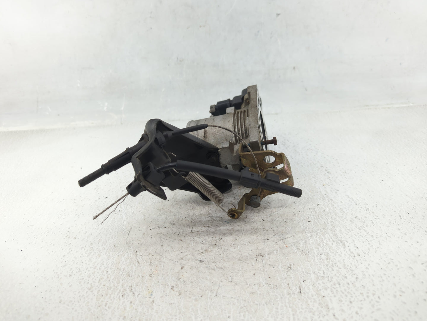 2000-2003 Ford Taurus Throttle Body Fits Fits 2000 2001 2002 2003 OEM Used Auto Parts - Oemusedautoparts1.com