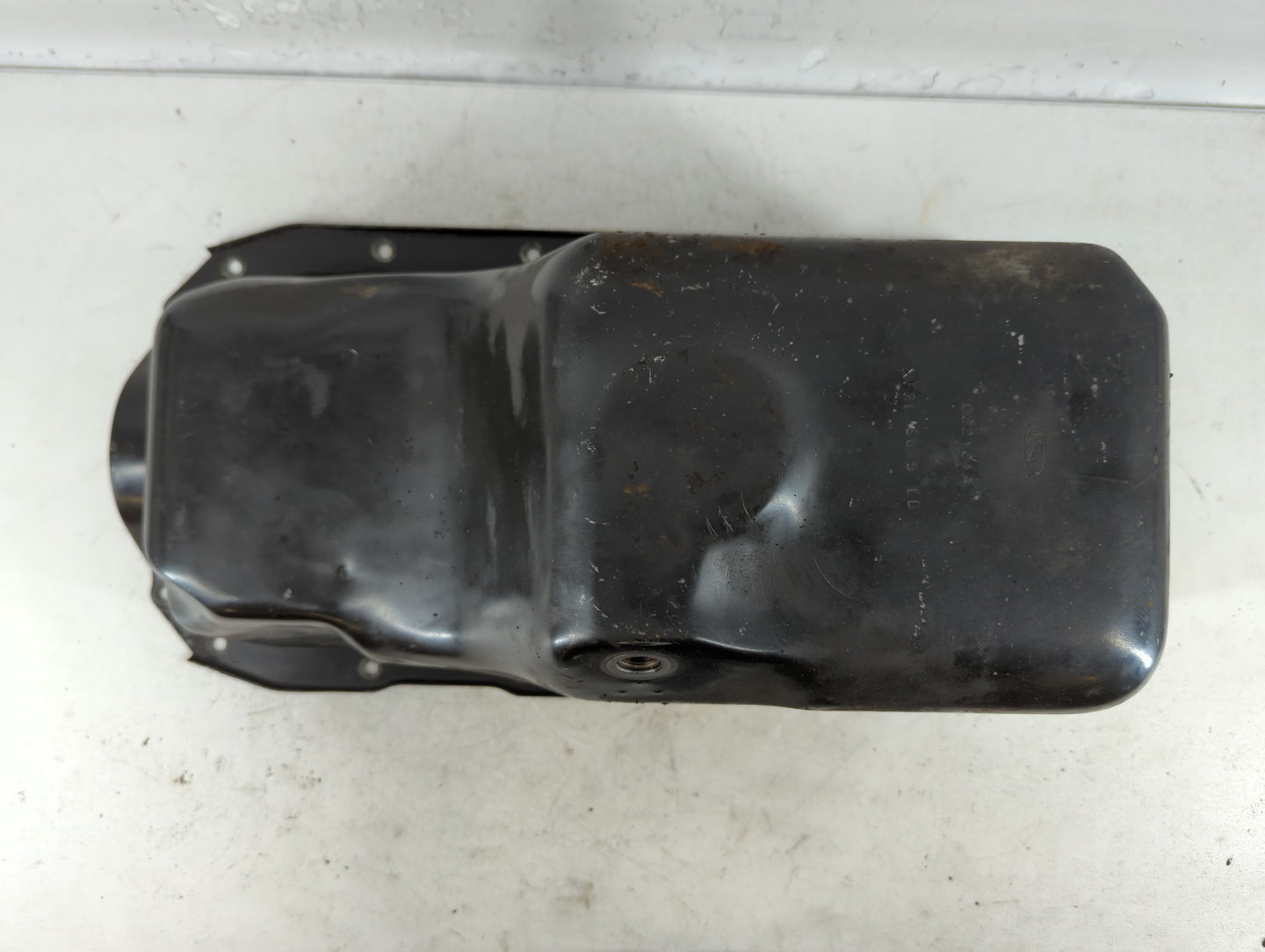 2000-2001 Ford Taurus Engine Oil Pan P/N:022101A XF2E 6675 BB Fits Fits 1999 2000 2001 OEM Used Auto Parts - Oemusedautopart