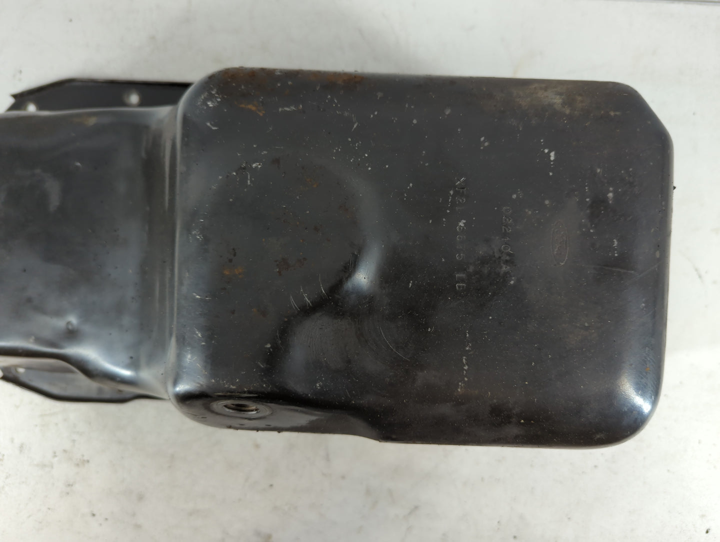 2000-2001 Ford Taurus Engine Oil Pan P/N:022101A XF2E 6675 BB Fits Fits 1999 2000 2001 OEM Used Auto Parts - Oemusedautopart