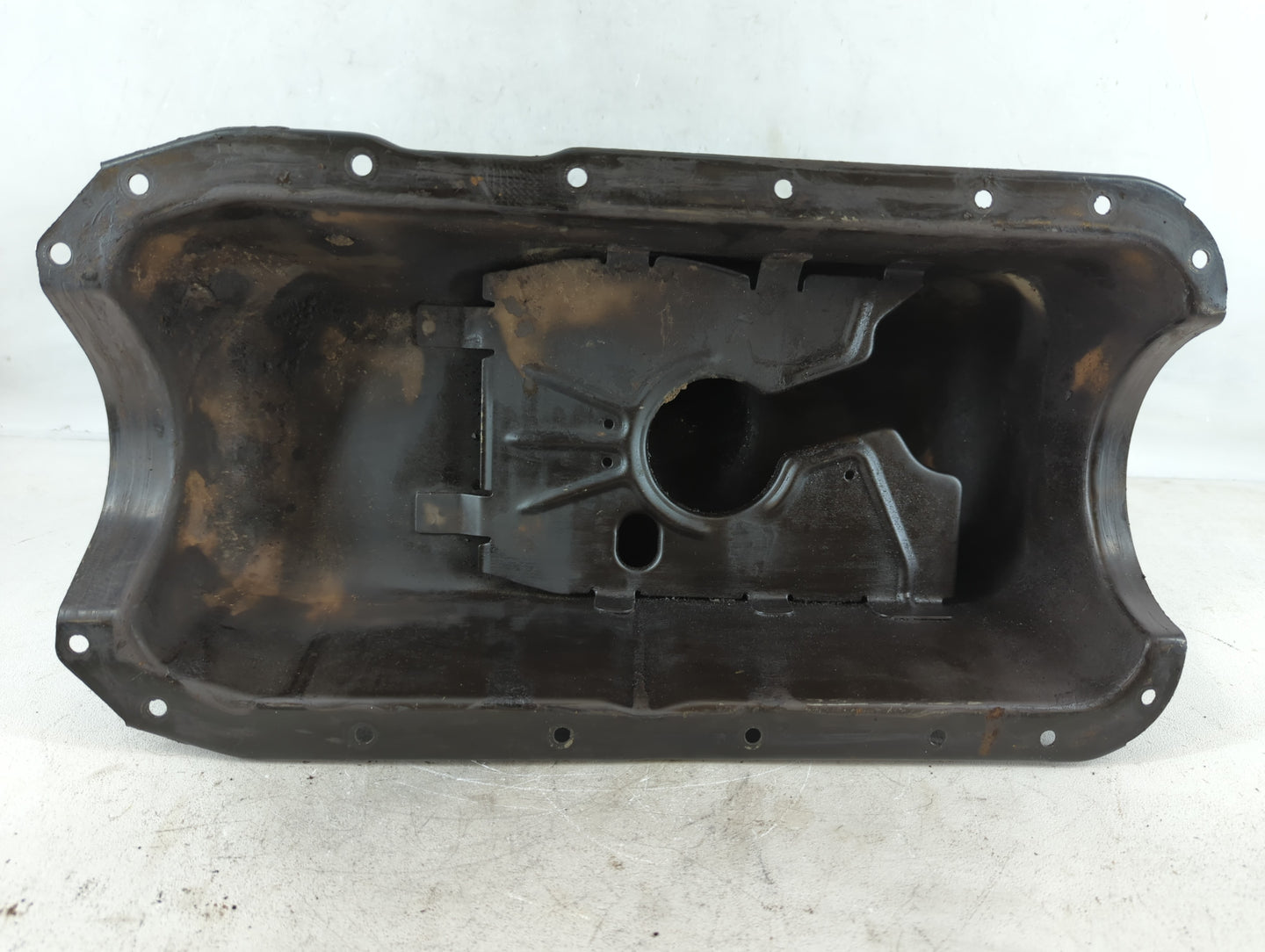 2000-2001 Ford Taurus Engine Oil Pan P/N:022101A XF2E 6675 BB Fits Fits 1999 2000 2001 OEM Used Auto Parts - Oemusedautopart