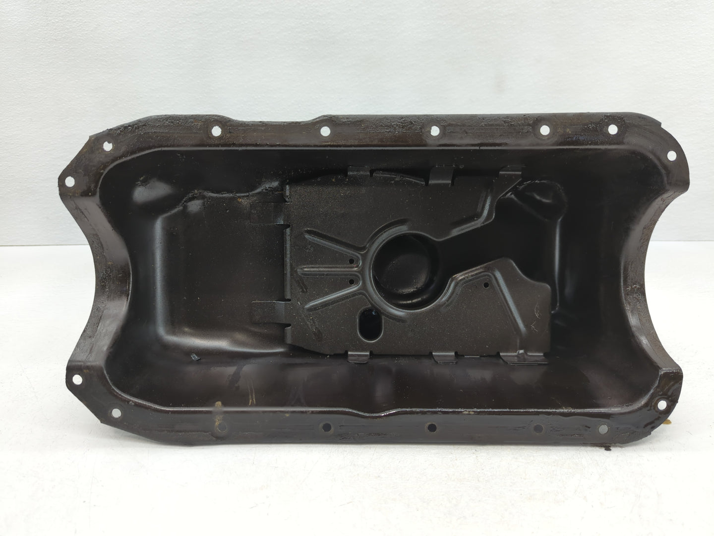 2000-2001 Ford Taurus Engine Oil Pan P/N:XF2E 6675 E 052301C Fits Fits 1999 2000 2001 OEM Used Auto Parts - Oemusedautoparts
