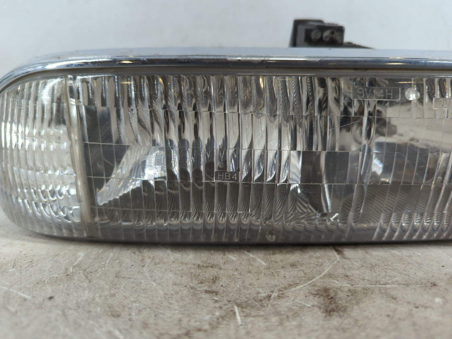 Gmc Chevrolet Passenger Right Oem Head Light Headlight Lamp - Oemusedautoparts1.com