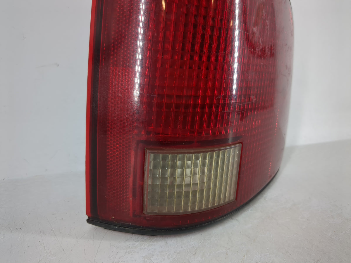 Gmc Chevrolet Driver Left Side Deck Lid Mounted Tail Light - Oemusedautoparts1.com