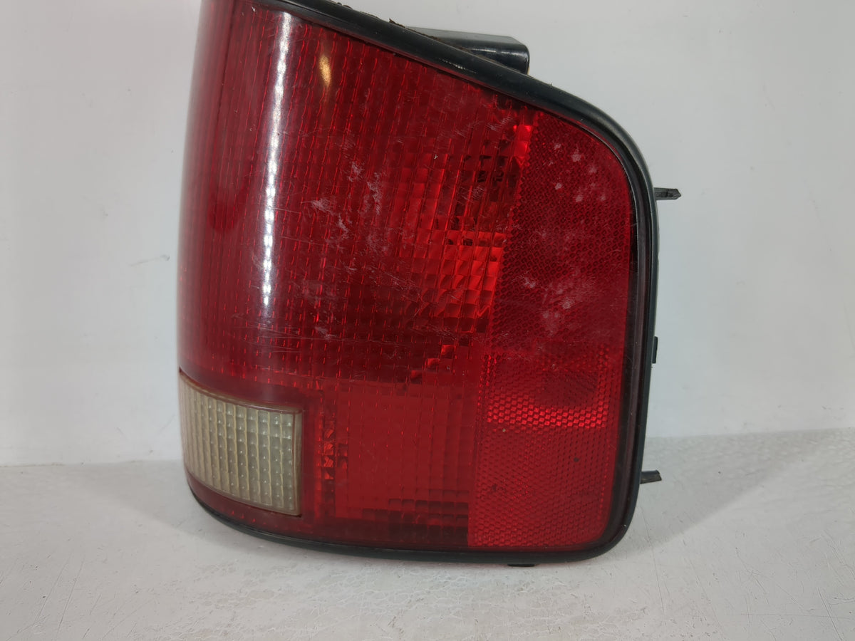 Gmc Chevrolet Driver Left Side Deck Lid Mounted Tail Light - Oemusedautoparts1.com