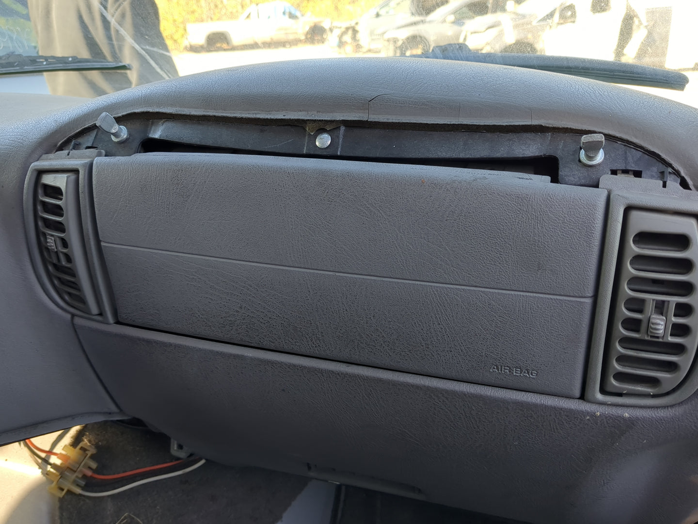 2000-2001 Gmc Safari Air Bag Passenger Right Dashboard OEM Fits Fits 2000 2001 OEM Used Auto Parts - Oemusedautoparts1.com
