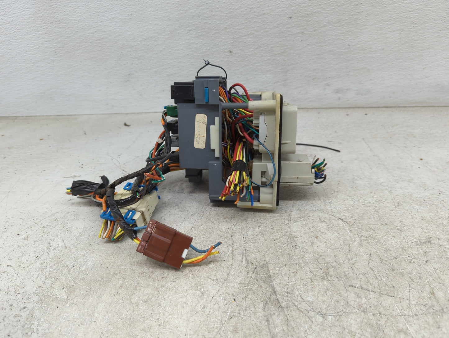2001-2001 Gmc Safari Body Control Module Bcm Inner Cabin Fuse Box - Oemusedautoparts1.com