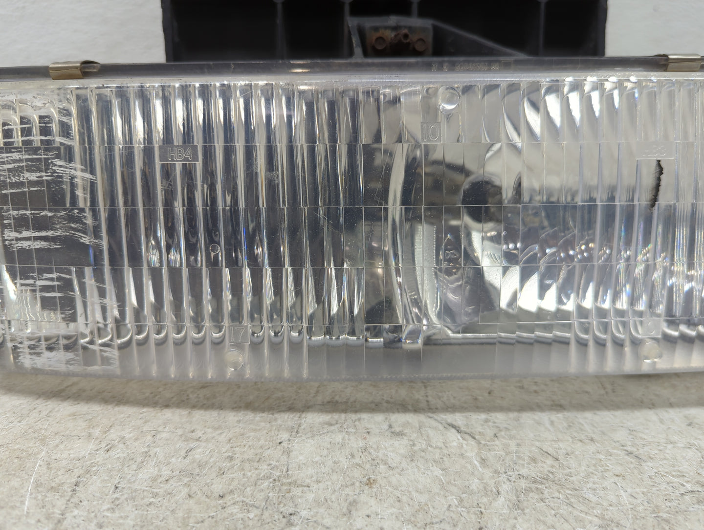 1995-2005 Gmc Safari Passenger Right Oem Head Light Headlight Lamp - Oemusedautoparts1.com