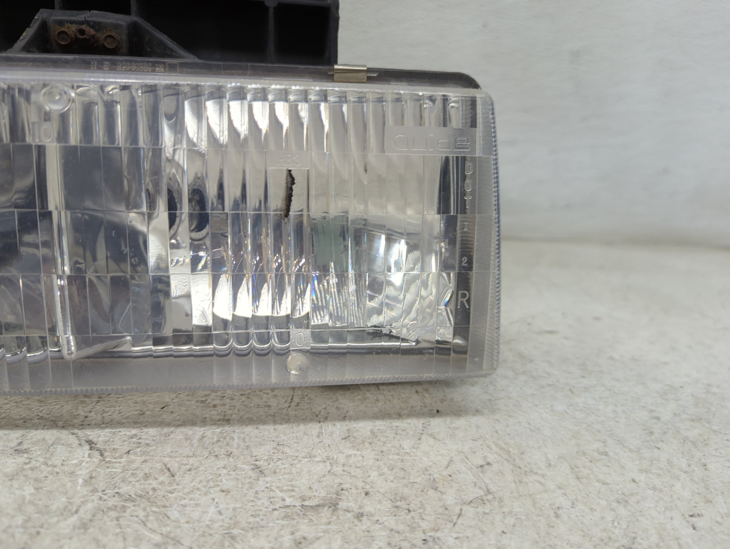 1995-2005 Gmc Safari Passenger Right Oem Head Light Headlight Lamp - Oemusedautoparts1.com