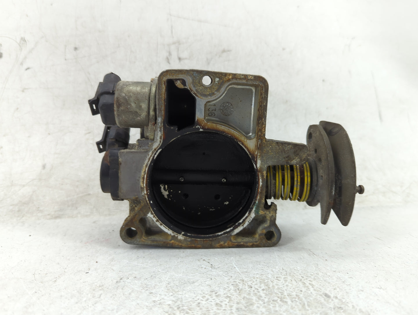 2001-2002 Gmc Savana 2500 Throttle Body P/N:12595276 Fits Fits 2000 2001 2002 OEM Used Auto Parts - Oemusedautoparts1.com