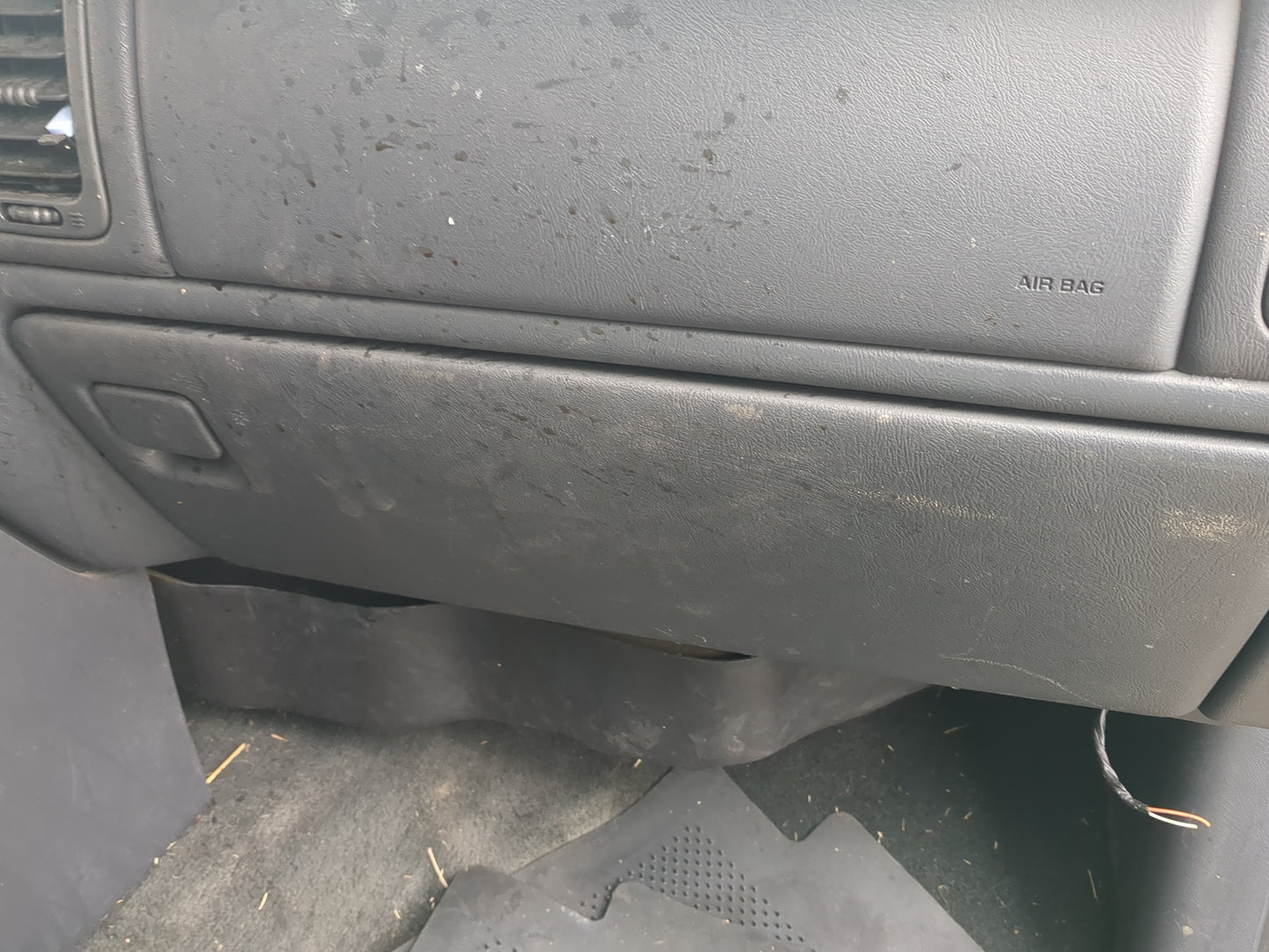 2001 Gmc Sierra 1500 Passenger Glove Box Door Storage Compartment - Oemusedautoparts1.com