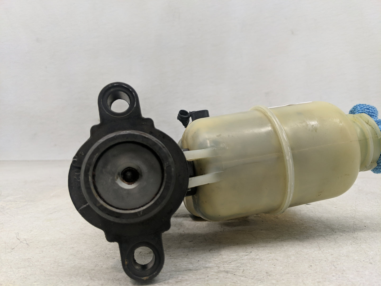 1999-2002 Gmc Sierra 1500 Brake Master Cylinder - Oemusedautoparts1.com