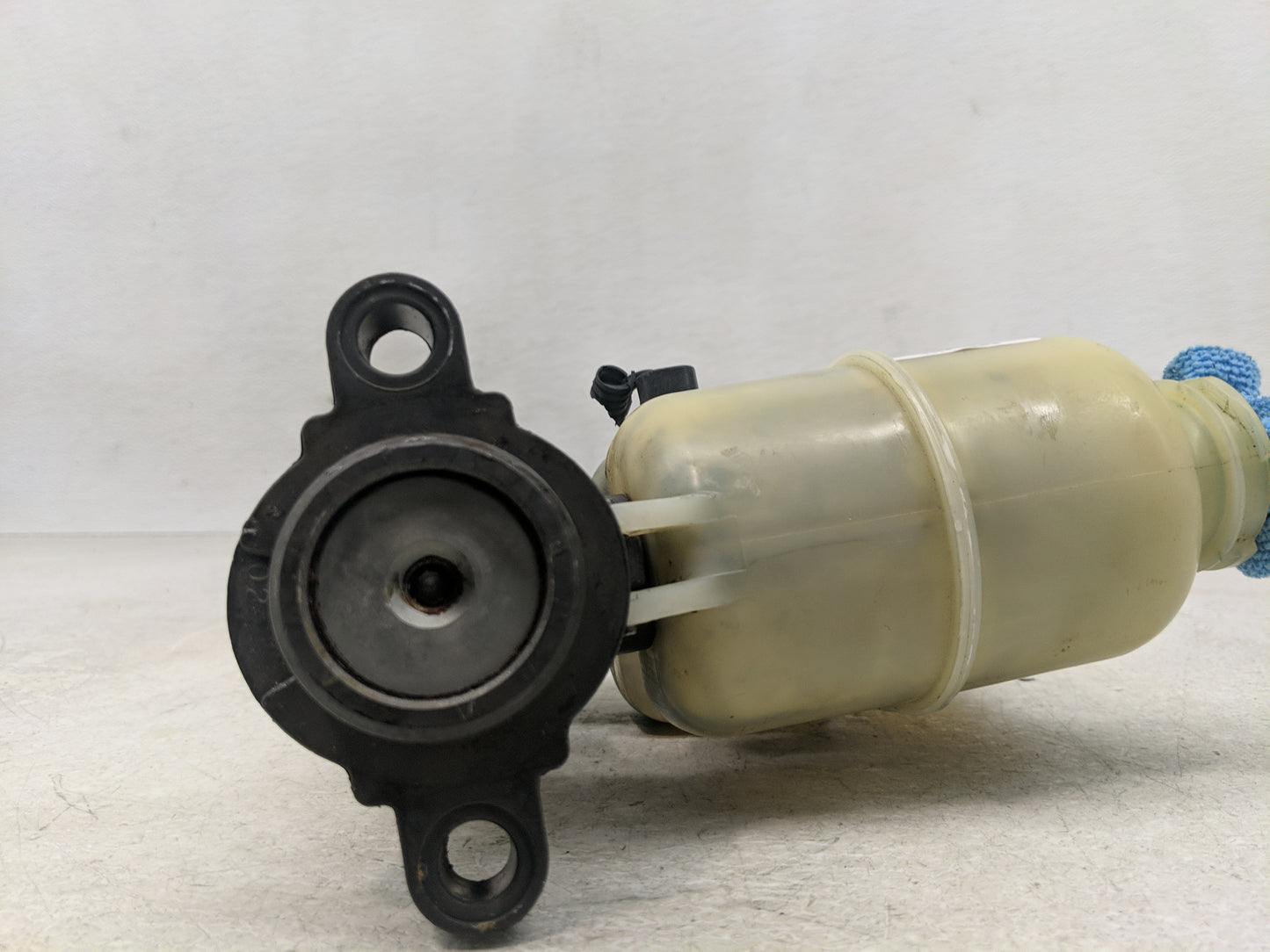 1999-2002 Gmc Sierra 1500 Brake Master Cylinder - Oemusedautoparts1.com