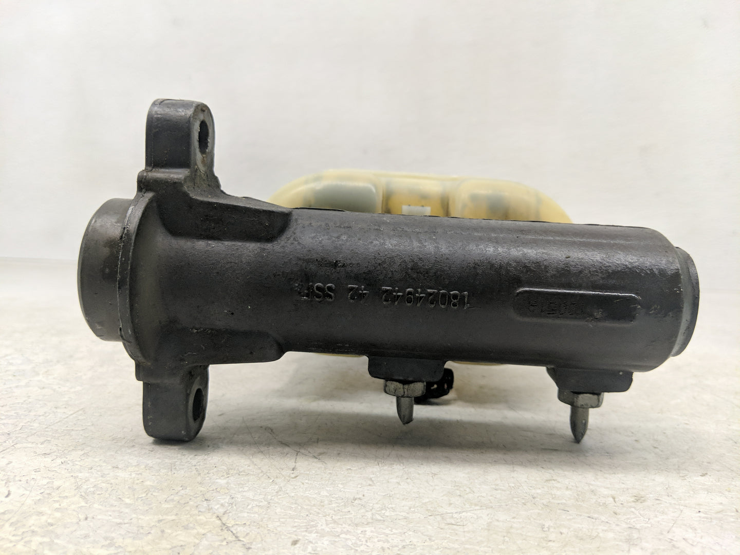 1999-2002 Gmc Sierra 1500 Brake Master Cylinder - Oemusedautoparts1.com