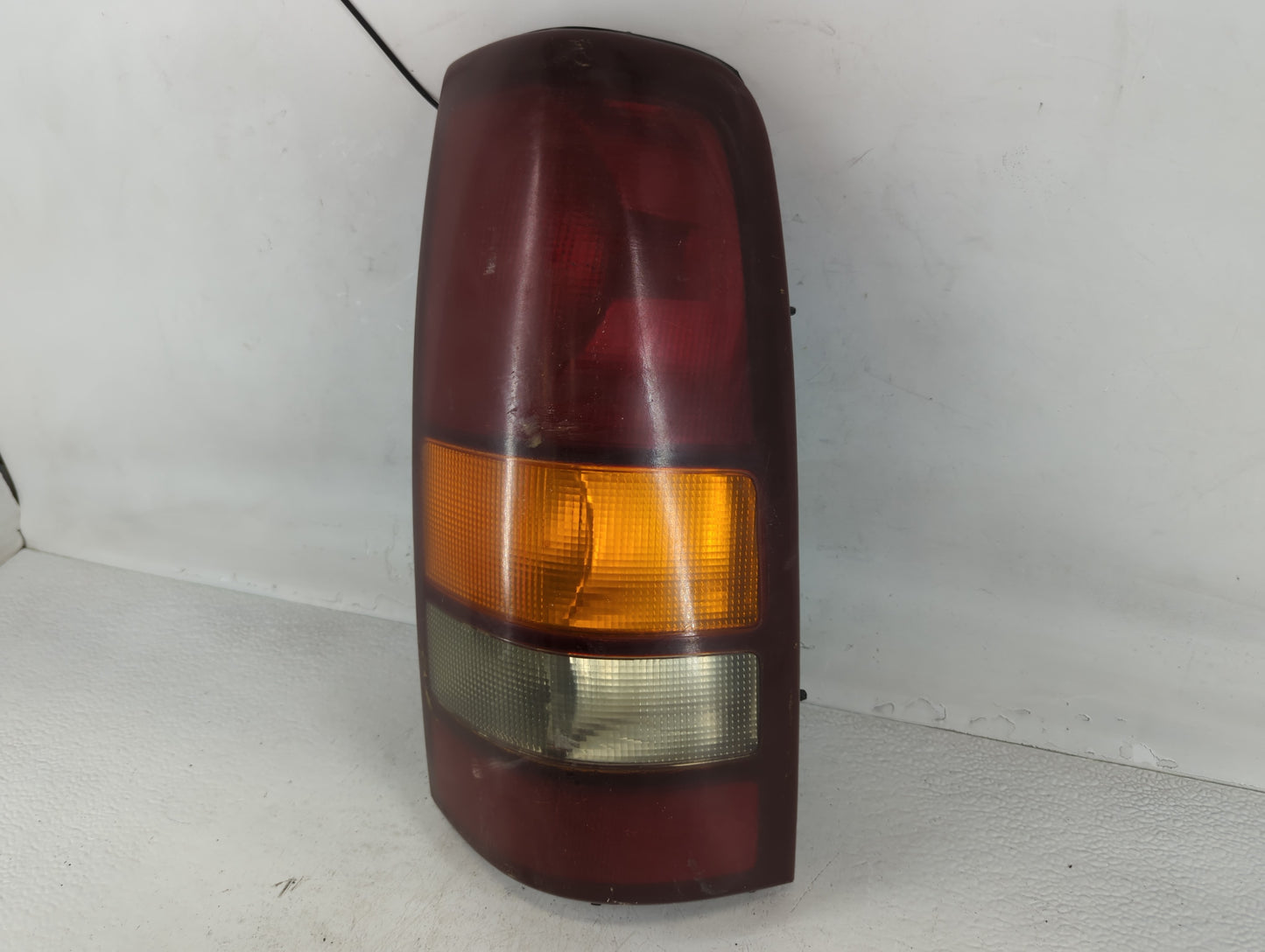 1999-2003 Gmc Sierra 1500 Tail Light Assembly Passenger Right OEM P/N:16524824 16524516 Fits Fits 1999 2000 2001 2002 2003 O