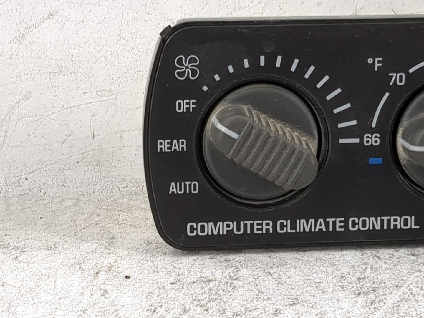 2001 Gmc Yukon Climate Control Module Temperature AC/Heater Replacement P/N:15748172 Fits OEM Used Auto Parts - Oemusedautop