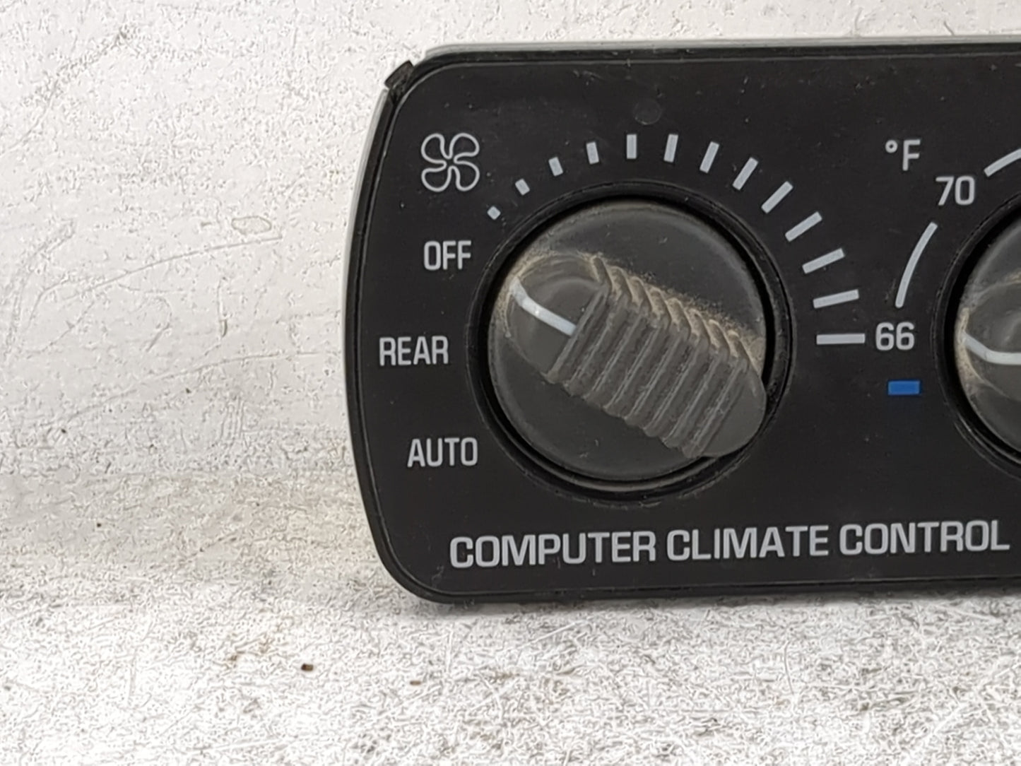 2001 Gmc Yukon Climate Control Module Temperature AC/Heater Replacement P/N:15748172 Fits OEM Used Auto Parts - Oemusedautop