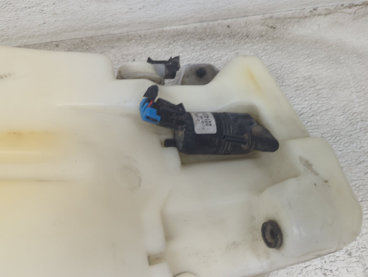 2000-2005 Gmc Yukon Windshield Washer Fluid Reservoir Bottle Oem 1499515 - Oemusedautoparts1.com