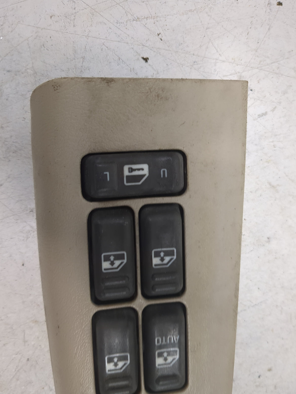 2000-2002 Gmc Yukon Master Power Window Switch Replacement Driver Side Left P/N:901-124 Fits Fits 2000 2001 2002 OEM Used Au