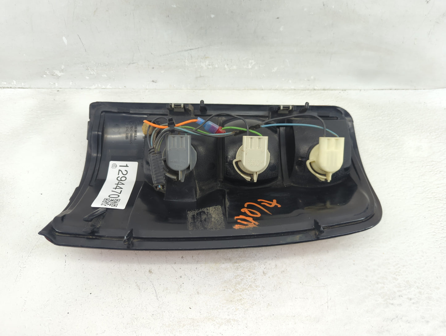2000-2003 Gmc Yukon Xl 1500 Tail Light Assembly Driver Left OEM P/N:16525375 A Fits Fits 2000 2001 2002 2003 OEM Used Auto P