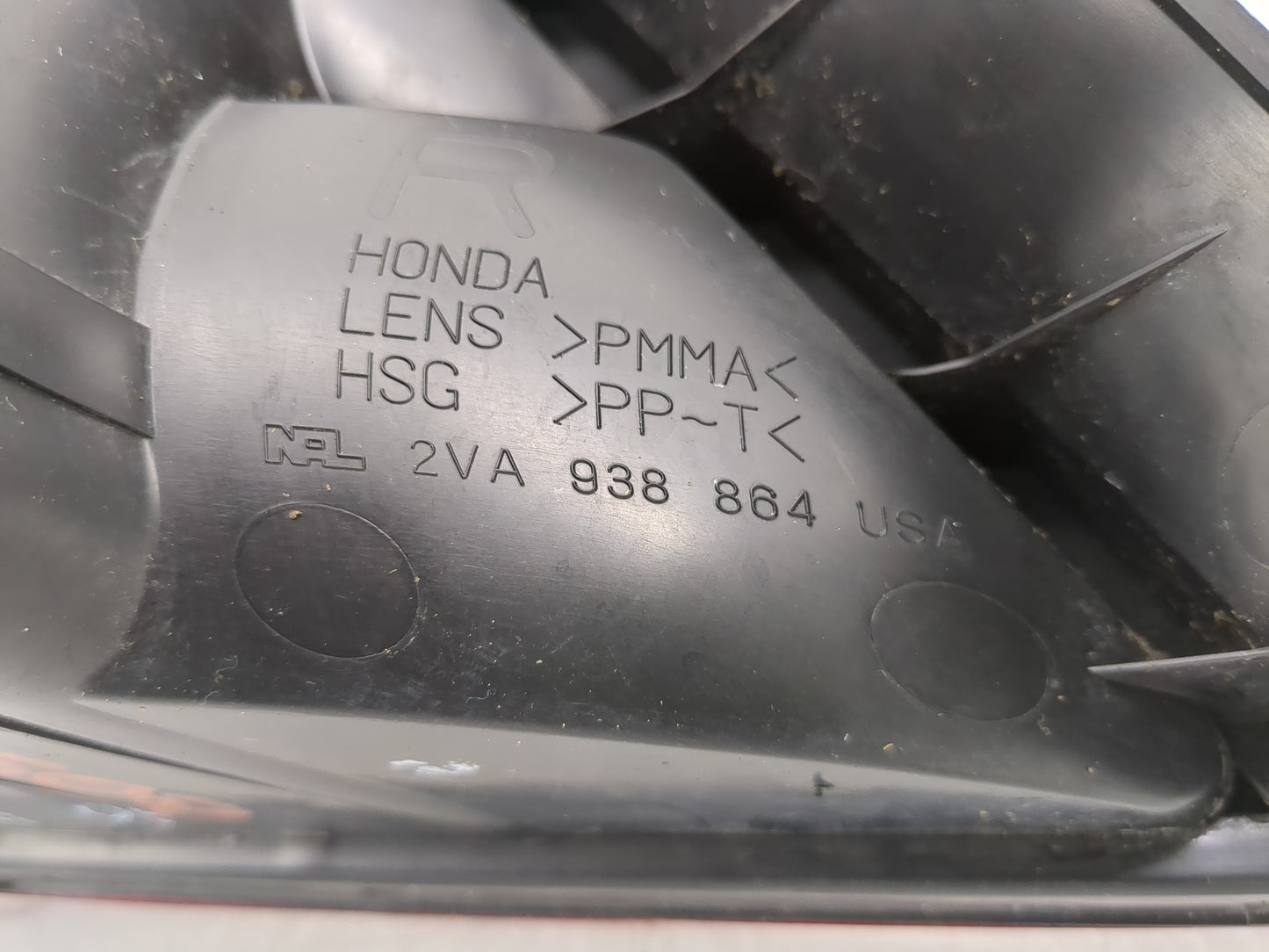 1998-2002 Honda Accord Tail Light Assembly Passenger Right OEM P/N:2VA 938 864 Fits Fits 1998 1999 2000 2001 2002 OEM Used A