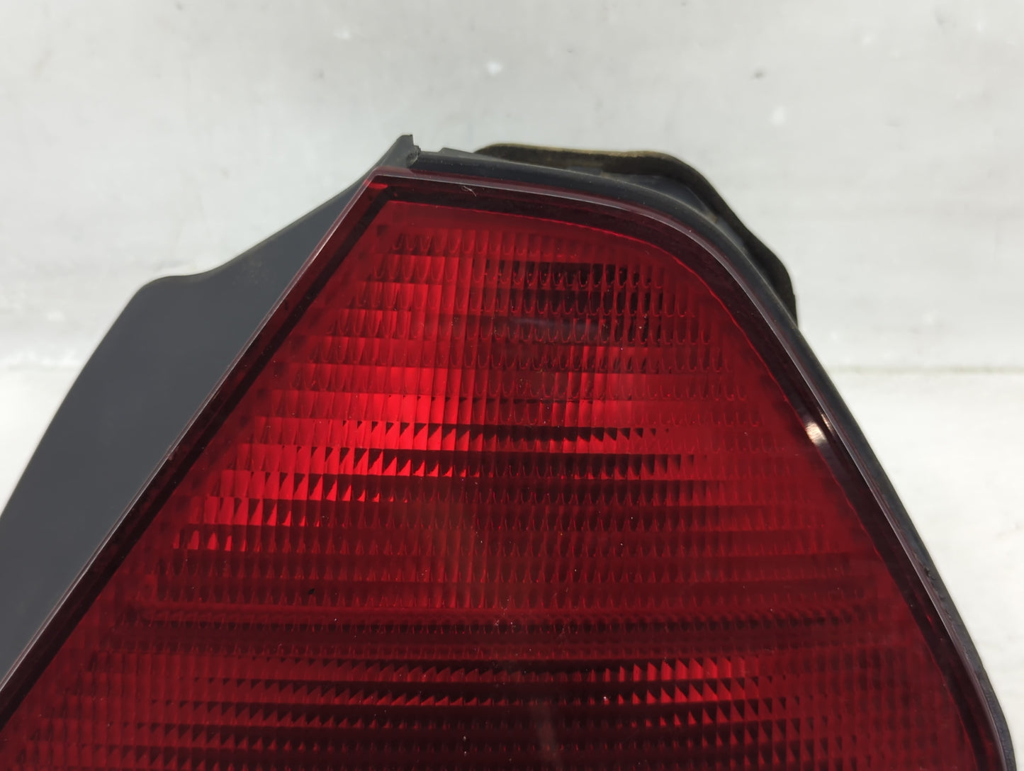 1998-2002 Honda Accord Tail Light Assembly Passenger Right OEM P/N:2VA 938 864 Fits Fits 1998 1999 2000 2001 2002 OEM Used A