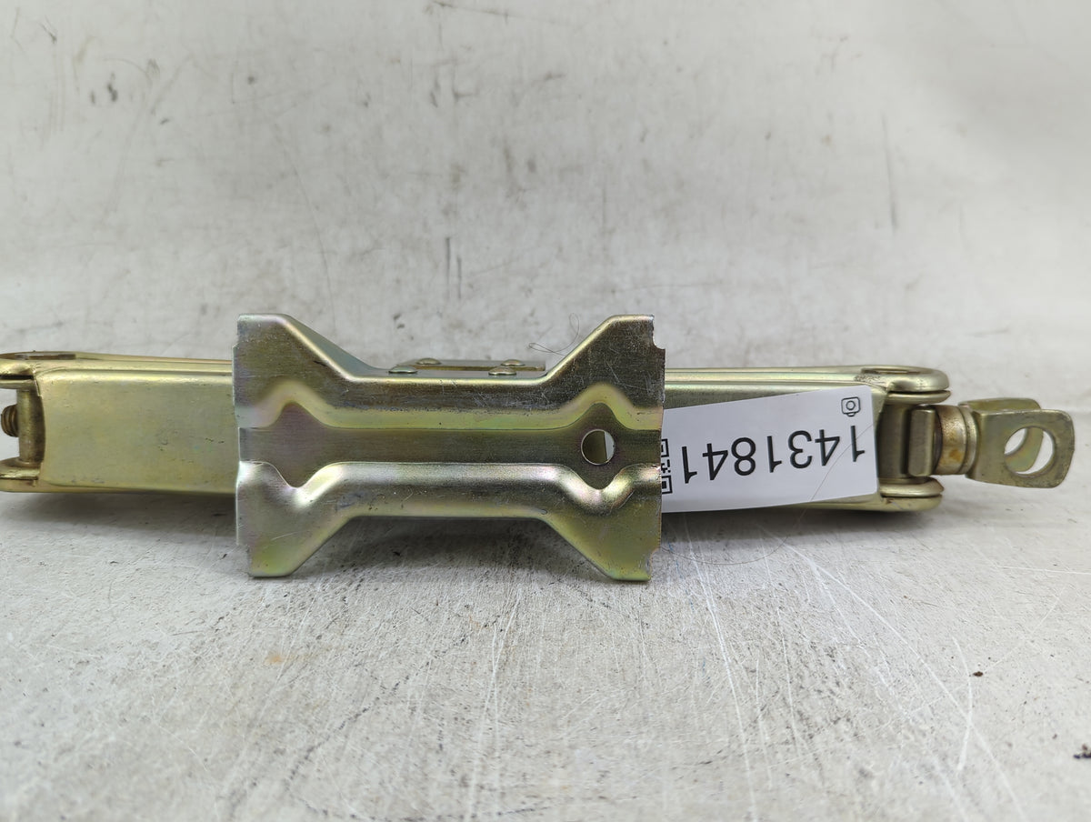 2001 Honda Accord Spare Scissor Car Jack 1431841 - Oemusedautoparts1.com