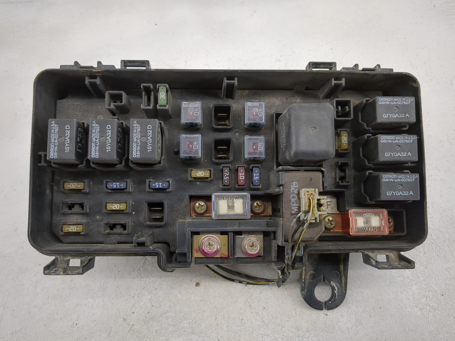 2000-2002 Honda Accord Fusebox Fuse Box Panel Relay Module P/N:S84-A1 S84-A Fits Fits 2000 2001 2002 OEM Used Auto Parts - O