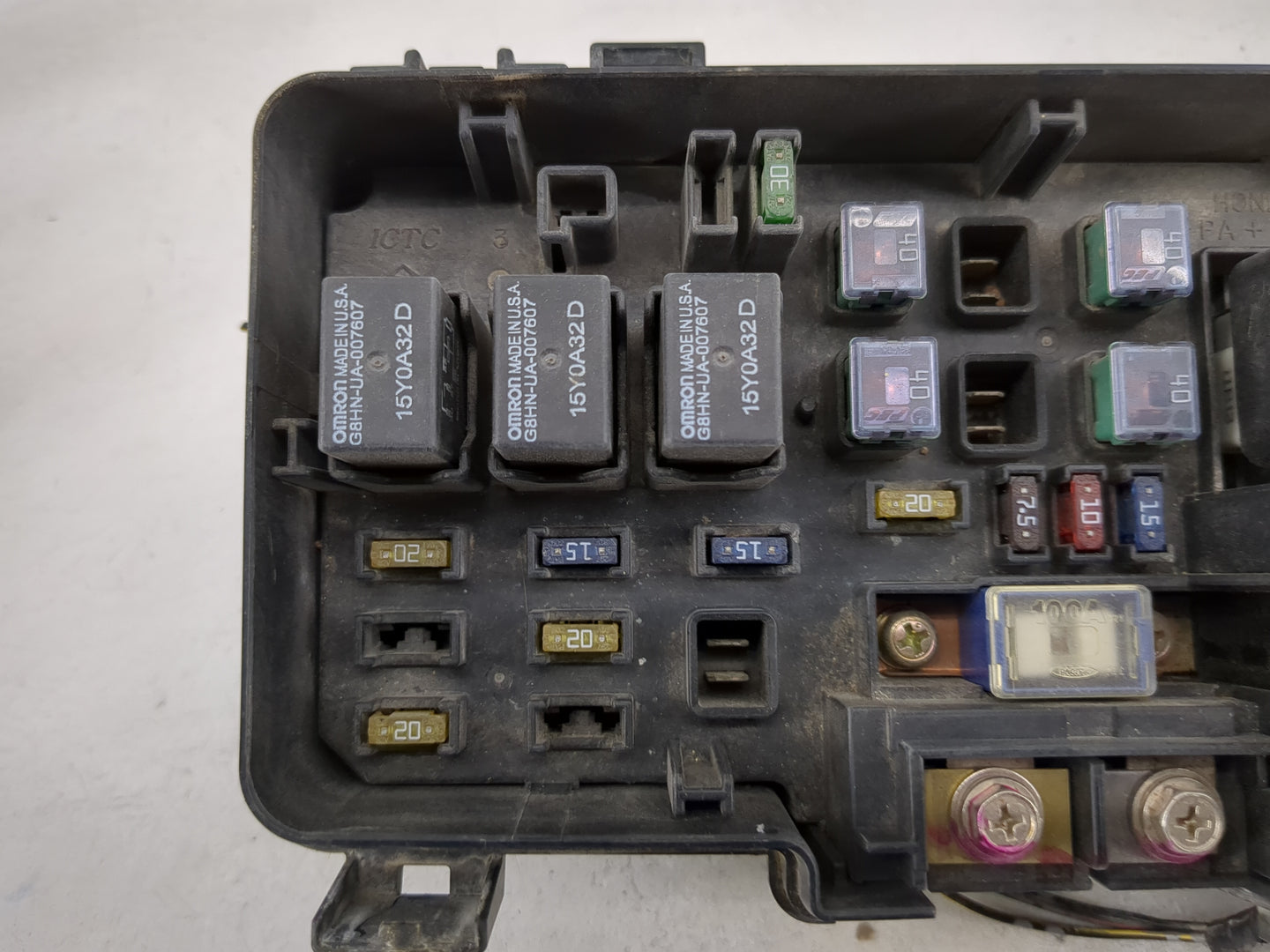 2000-2002 Honda Accord Fusebox Fuse Box Panel Relay Module P/N:S84-A1 S84-A Fits Fits 2000 2001 2002 OEM Used Auto Parts - O