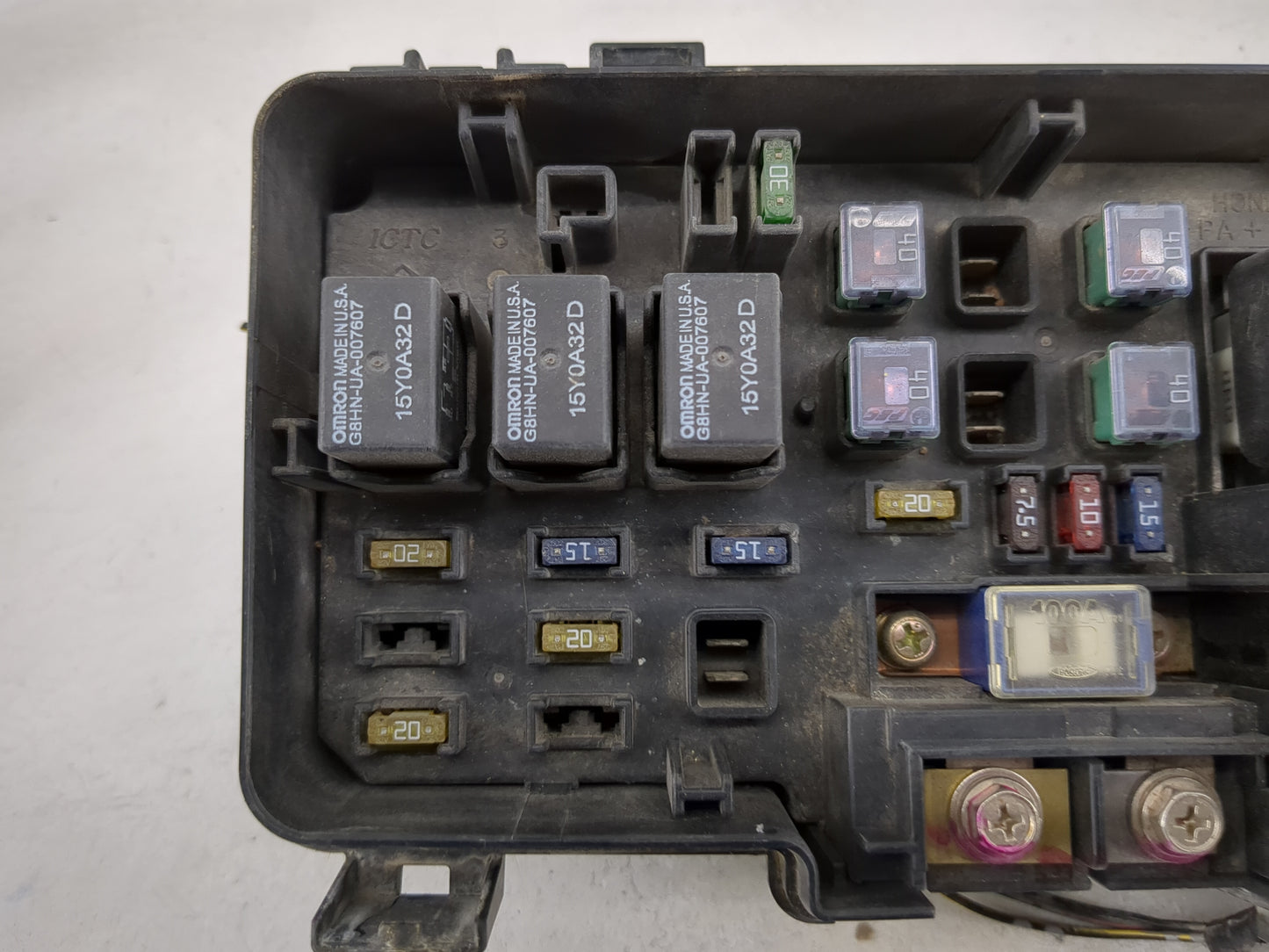 2000-2002 Honda Accord Fusebox Fuse Box Panel Relay Module P/N:S84-A1 S84-A Fits Fits 2000 2001 2002 OEM Used Auto Parts - O