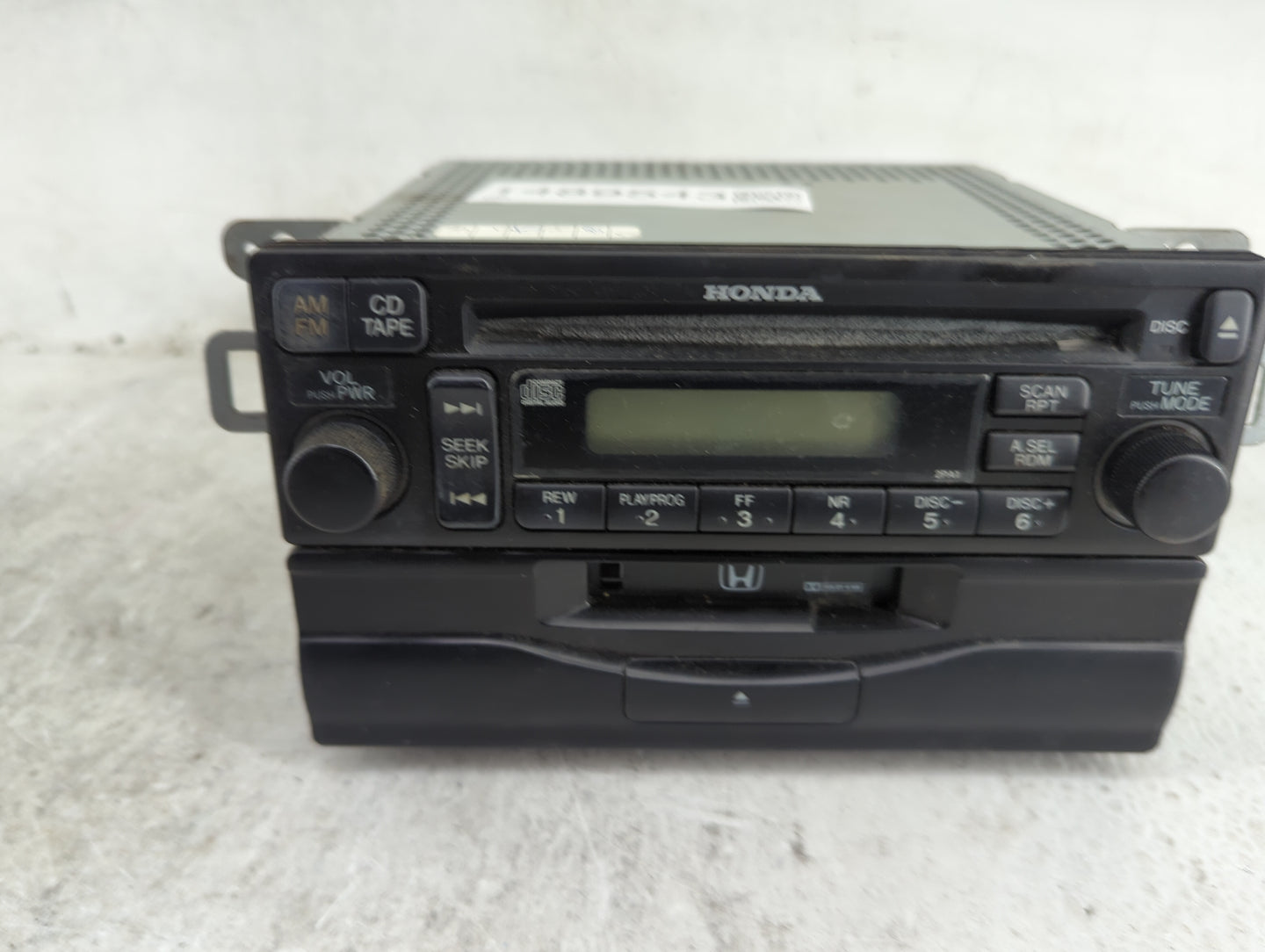 2001-2002 Honda Accord Radio AM FM Cd Player Receiver Replacement Fits Fits 2001 2002 OEM Used Auto Parts - Oemusedautoparts