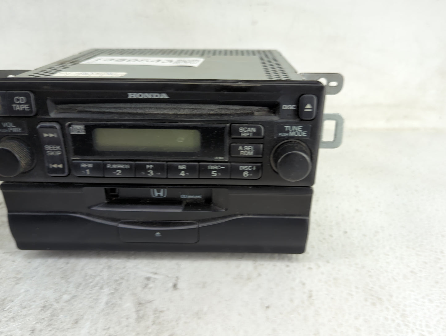 2001-2002 Honda Accord Radio AM FM Cd Player Receiver Replacement Fits Fits 2001 2002 OEM Used Auto Parts - Oemusedautoparts