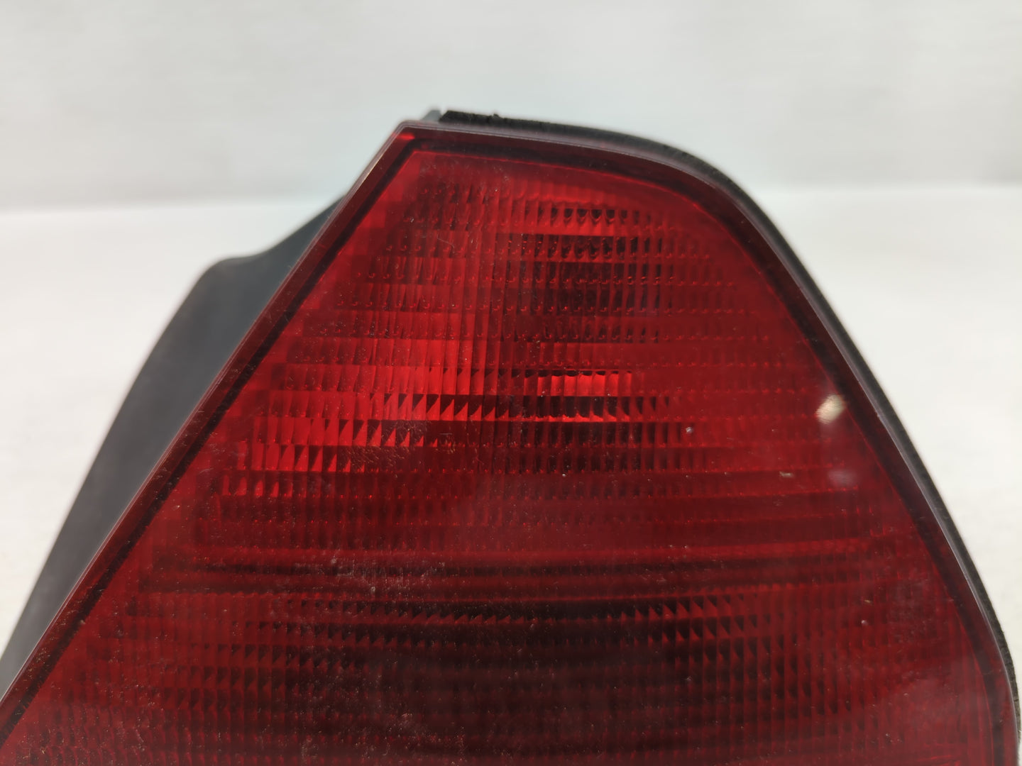 1998-2002 Honda Accord Tail Light Assembly Passenger Right OEM P/N:2VA 938 864 Fits Fits 1998 1999 2000 2001 2002 OEM Used A