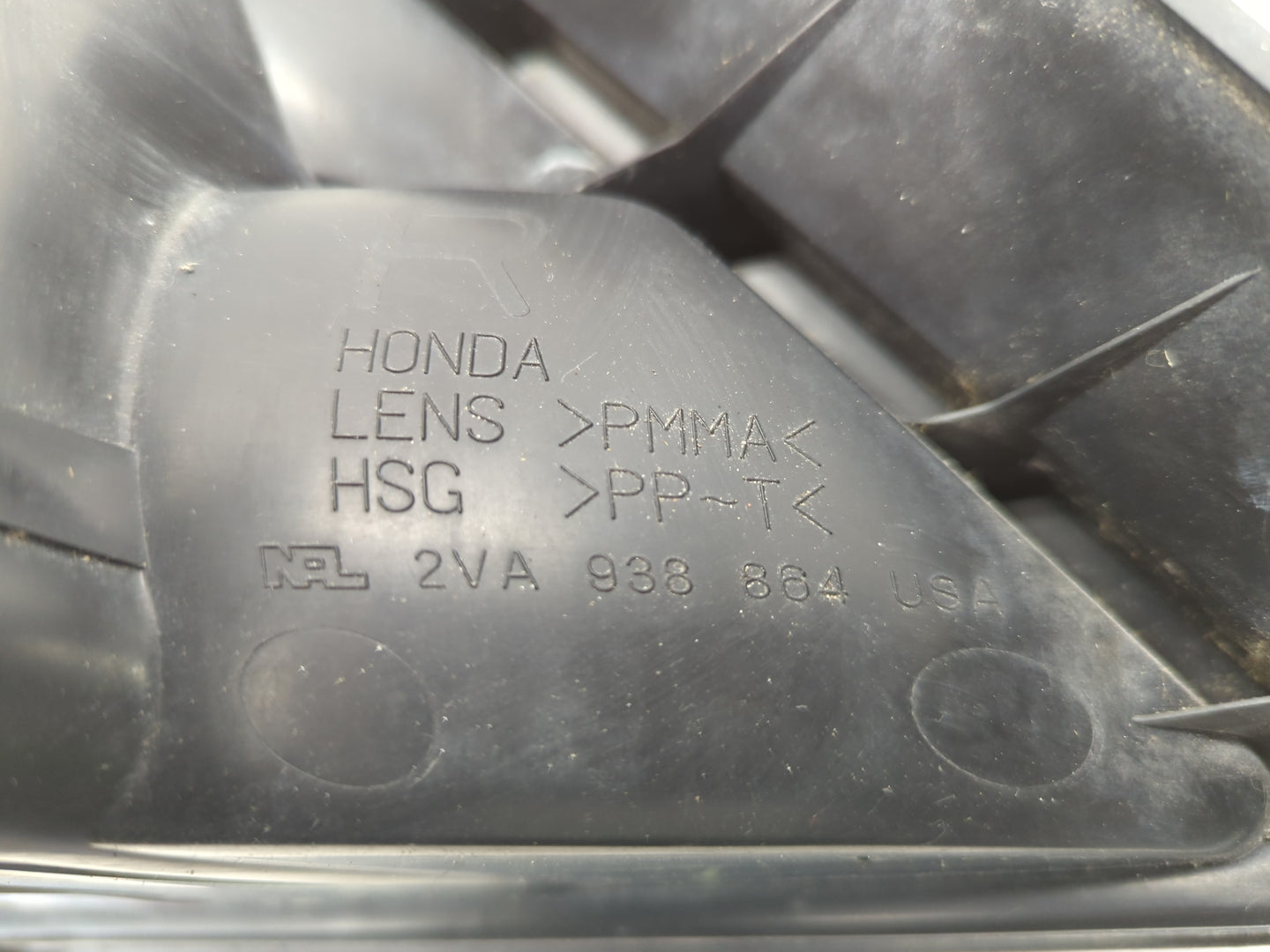1998-2002 Honda Accord Tail Light Assembly Passenger Right OEM P/N:2VA 938 864 Fits Fits 1998 1999 2000 2001 2002 OEM Used A