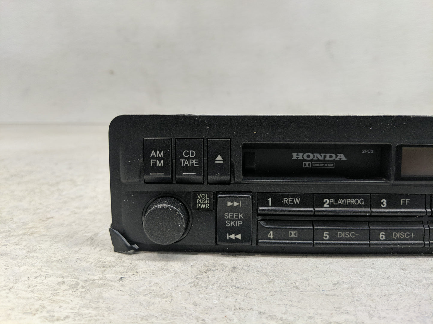 2001-2002 Honda Civic Radio AM FM Cd Player Receiver Replacement P/N:ANF22066187 Fits Fits 2001 2002 OEM Used Auto Parts - O