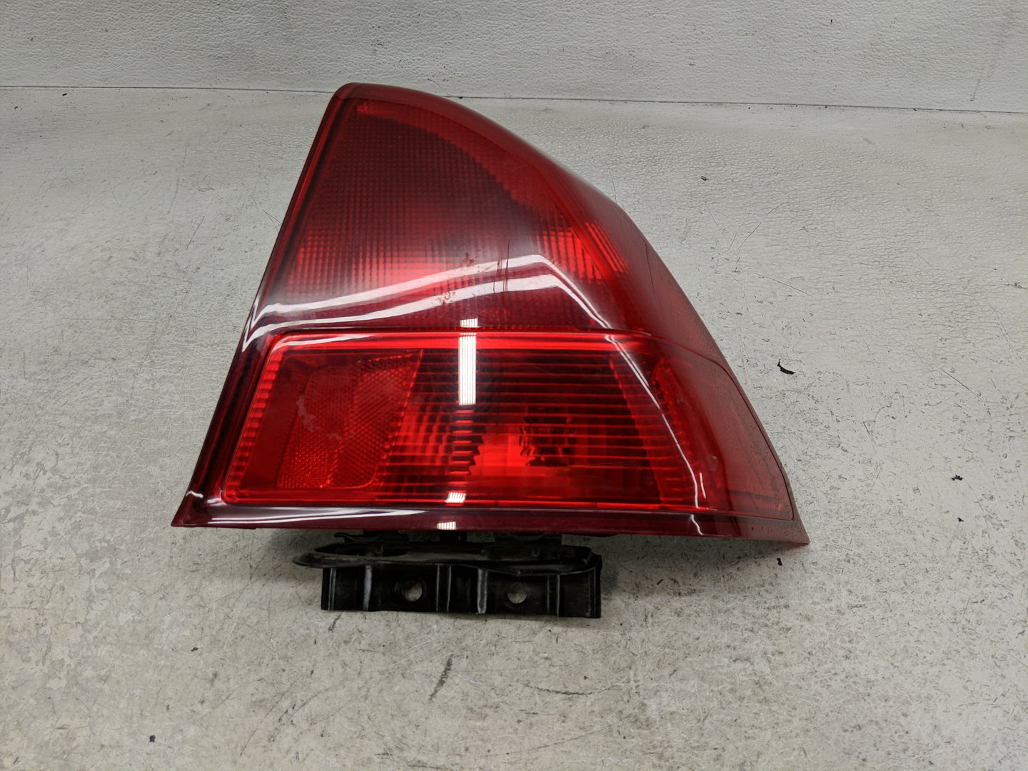 2001-2002 Honda Civic Tail Light Assembly Passenger Right OEM Fits Fits 2001 2002 2003 OEM Used Auto Parts - Oemusedautopart