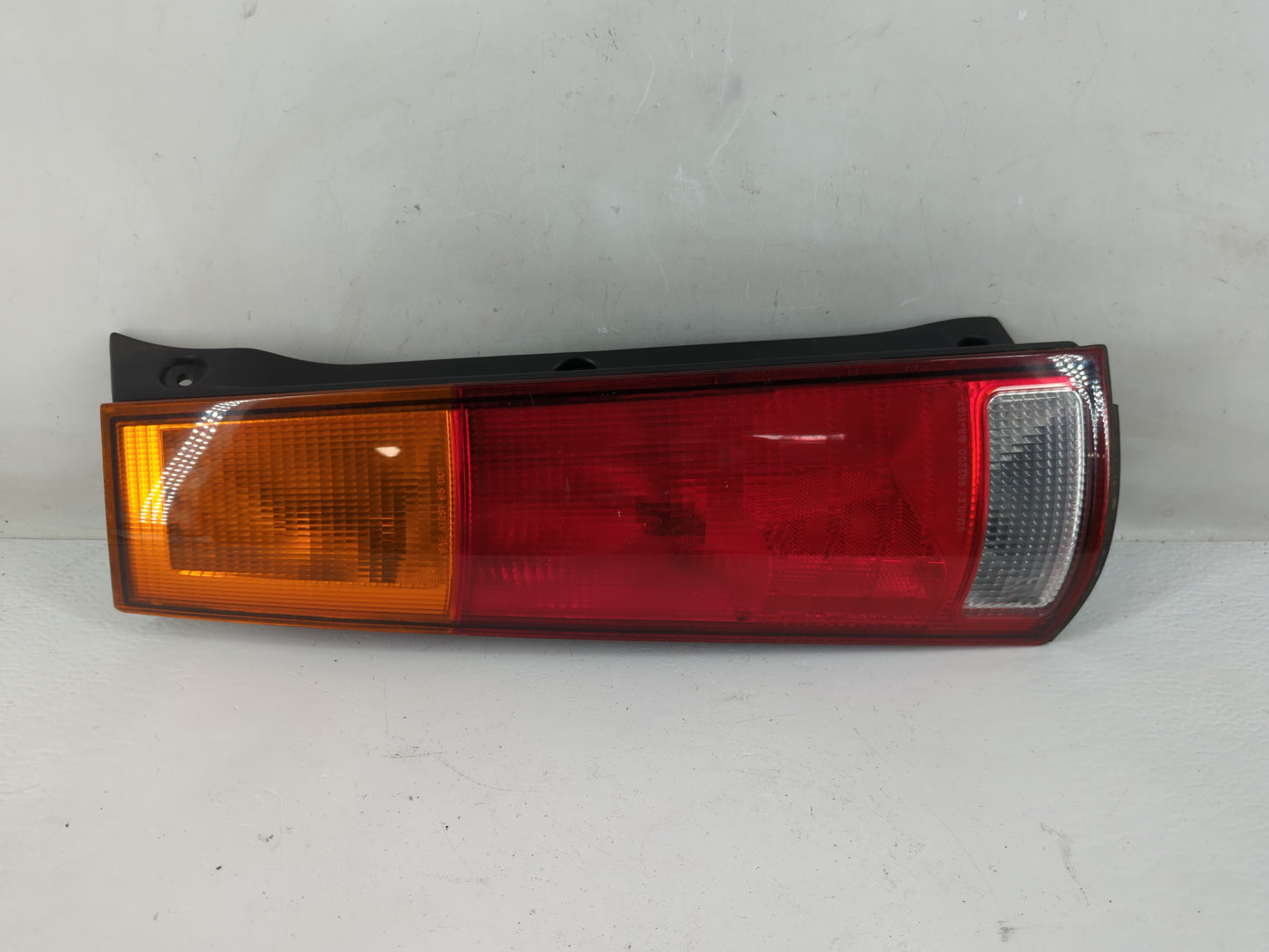1997-2001 Honda Cr-V Tail Light Assembly Driver Left OEM P/N:043-2200 Fits Fits 1997 1998 1999 2000 2001 OEM Used Auto Parts