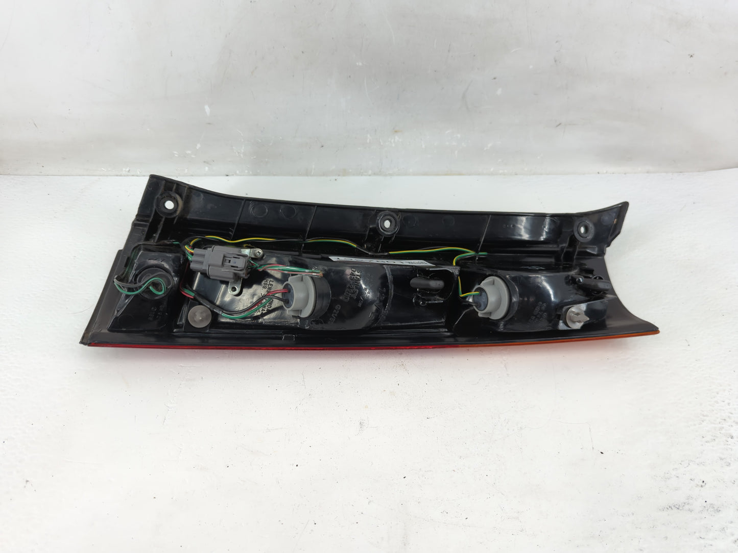 1997-2001 Honda Cr-V Tail Light Assembly Driver Left OEM P/N:043-2200 Fits Fits 1997 1998 1999 2000 2001 OEM Used Auto Parts
