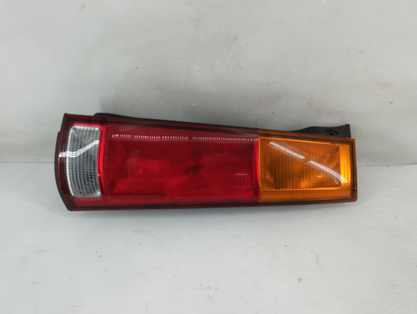 1997-2001 Honda Cr-V Tail Light Assembly Passenger Right OEM P/N:043-2200 Fits Fits 1997 1998 1999 2000 2001 OEM Used Auto P