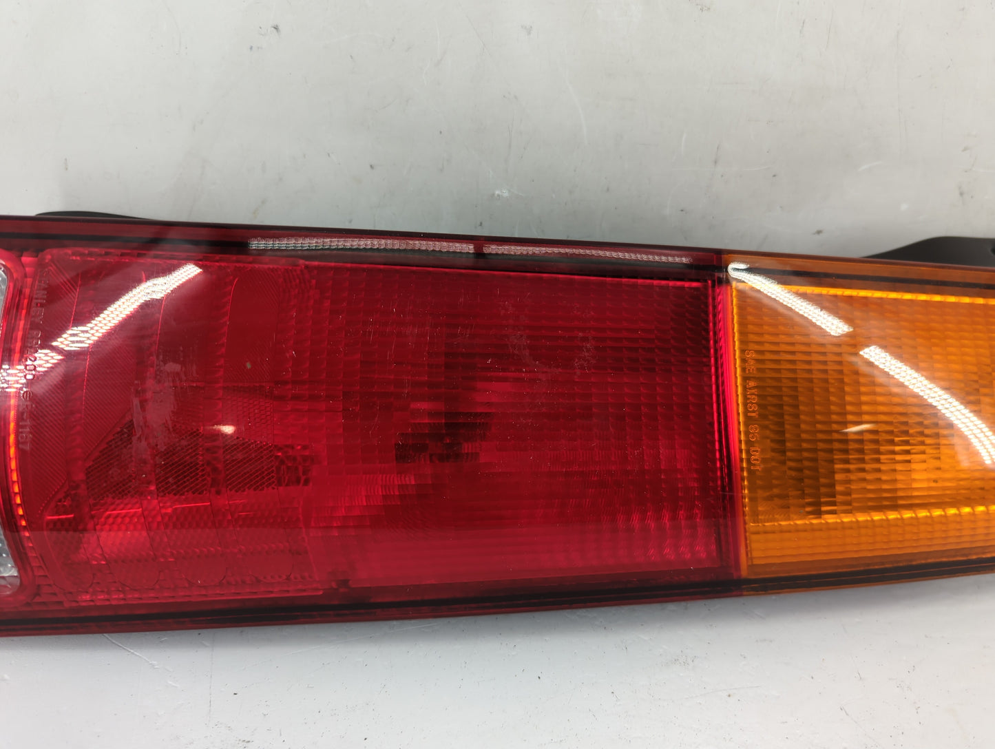 1997-2001 Honda Cr-V Tail Light Assembly Passenger Right OEM P/N:043-2200 Fits Fits 1997 1998 1999 2000 2001 OEM Used Auto P