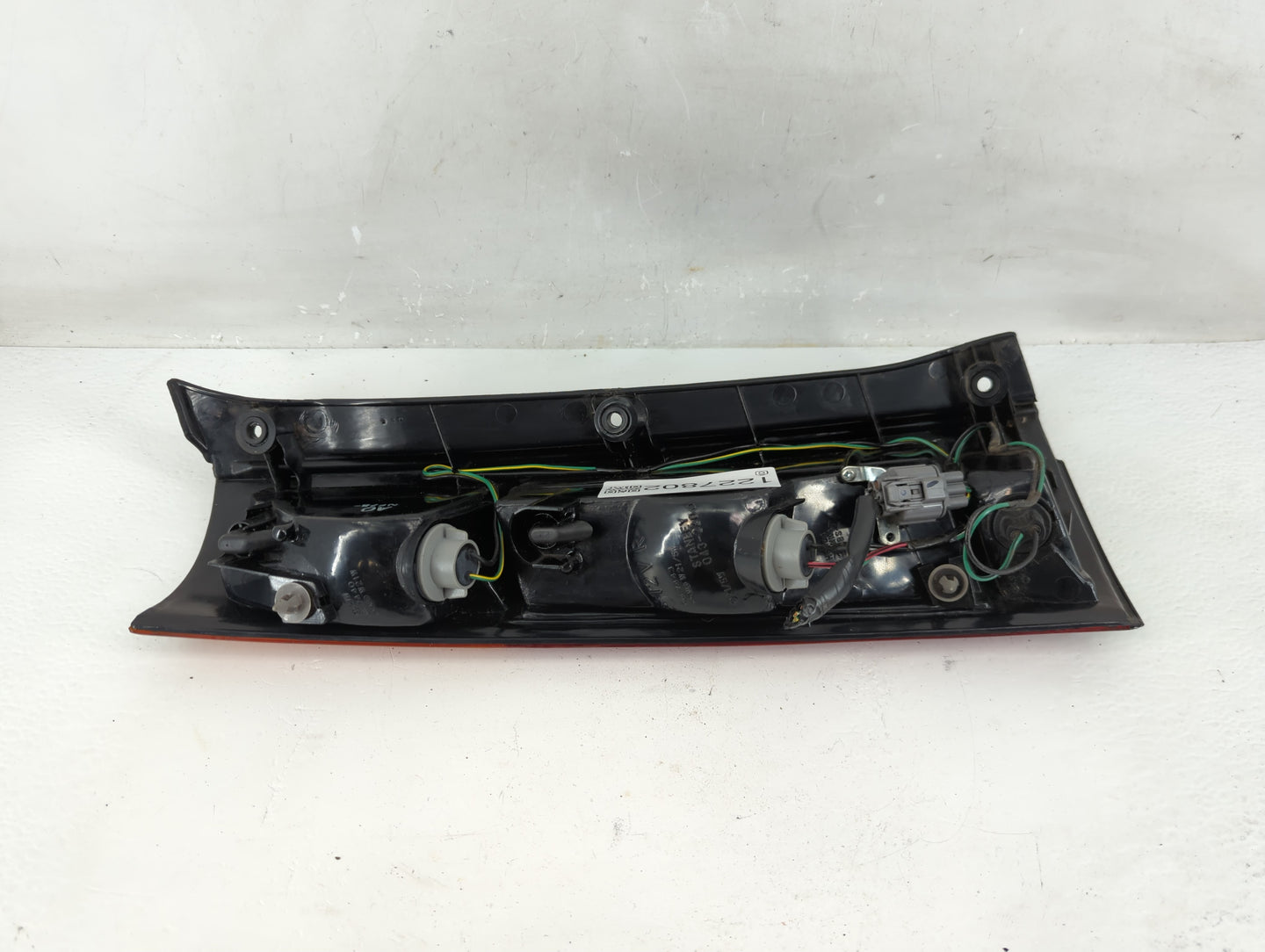 1997-2001 Honda Cr-V Tail Light Assembly Passenger Right OEM P/N:043-2200 Fits Fits 1997 1998 1999 2000 2001 OEM Used Auto P