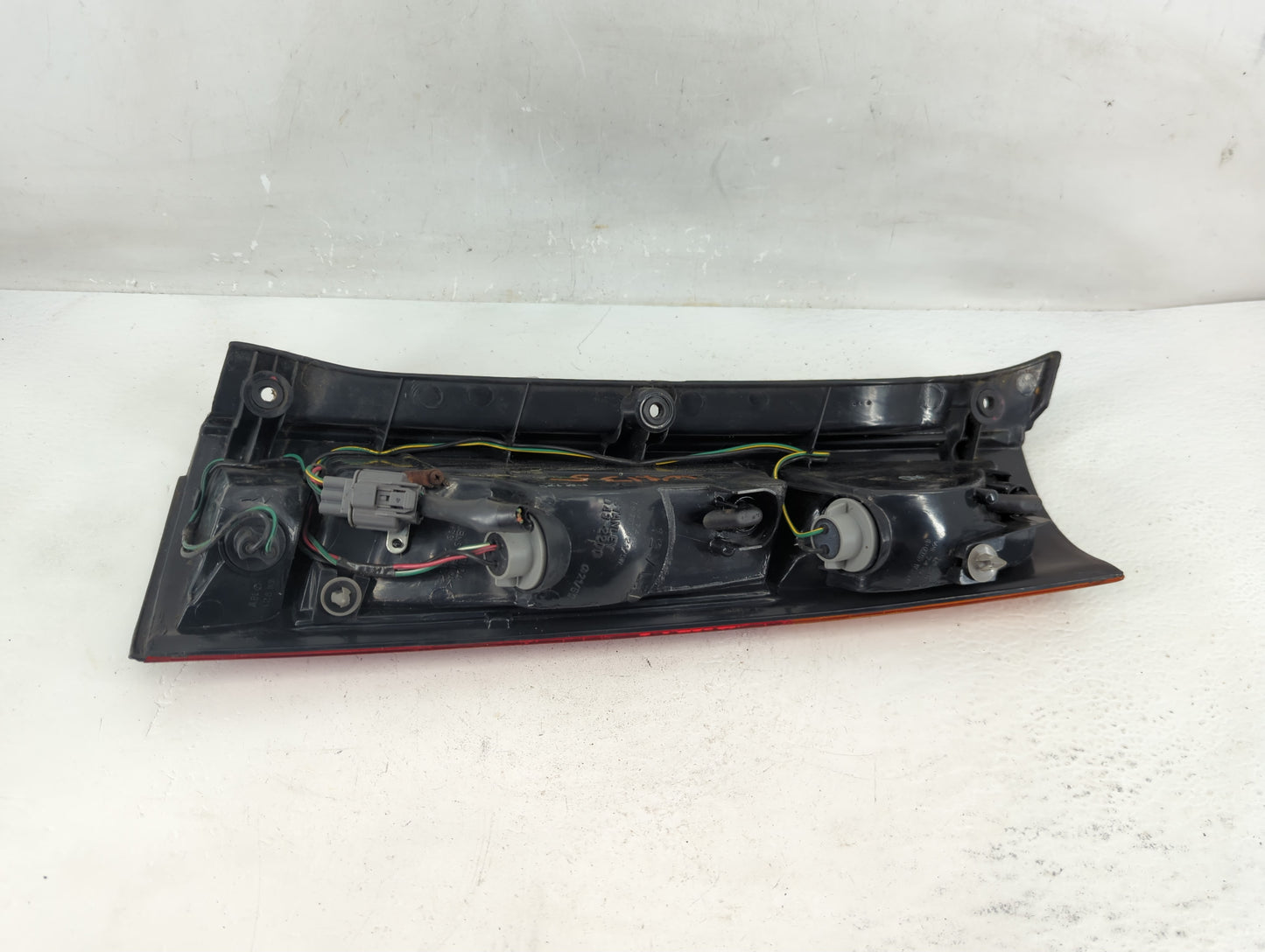 1997-2001 Honda Cr-V Tail Light Assembly Driver Left OEM P/N:043-2200 Fits Fits 1997 1998 1999 2000 2001 OEM Used Auto Parts