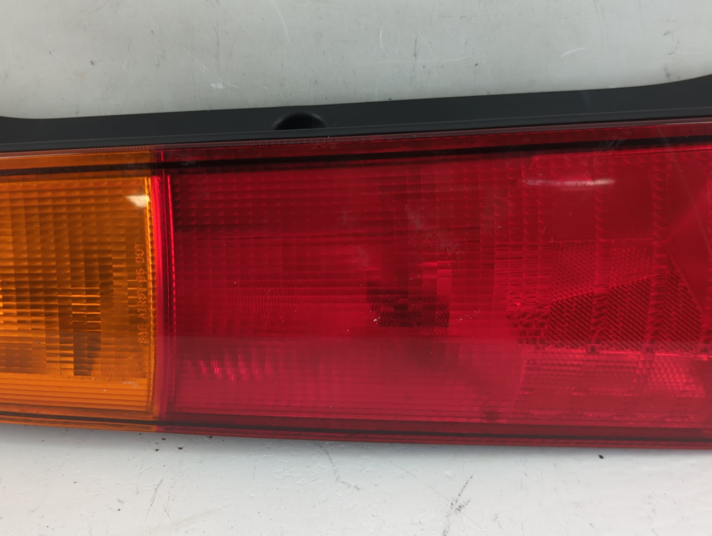 1997-2001 Honda Cr-V Tail Light Assembly Driver Left OEM P/N:043-2200 Fits Fits 1997 1998 1999 2000 2001 OEM Used Auto Parts