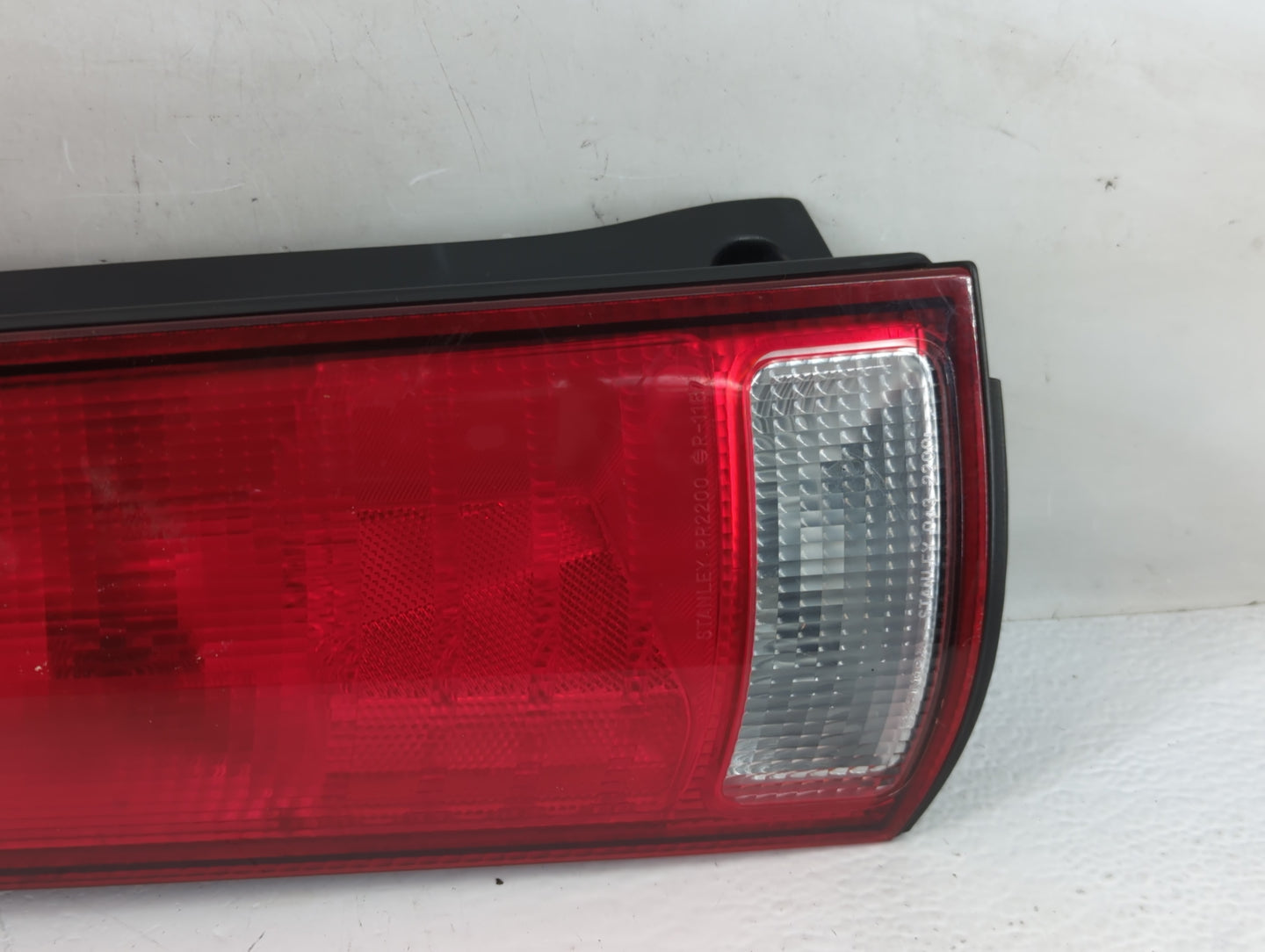 1997-2001 Honda Cr-V Tail Light Assembly Driver Left OEM P/N:043-2200 Fits Fits 1997 1998 1999 2000 2001 OEM Used Auto Parts