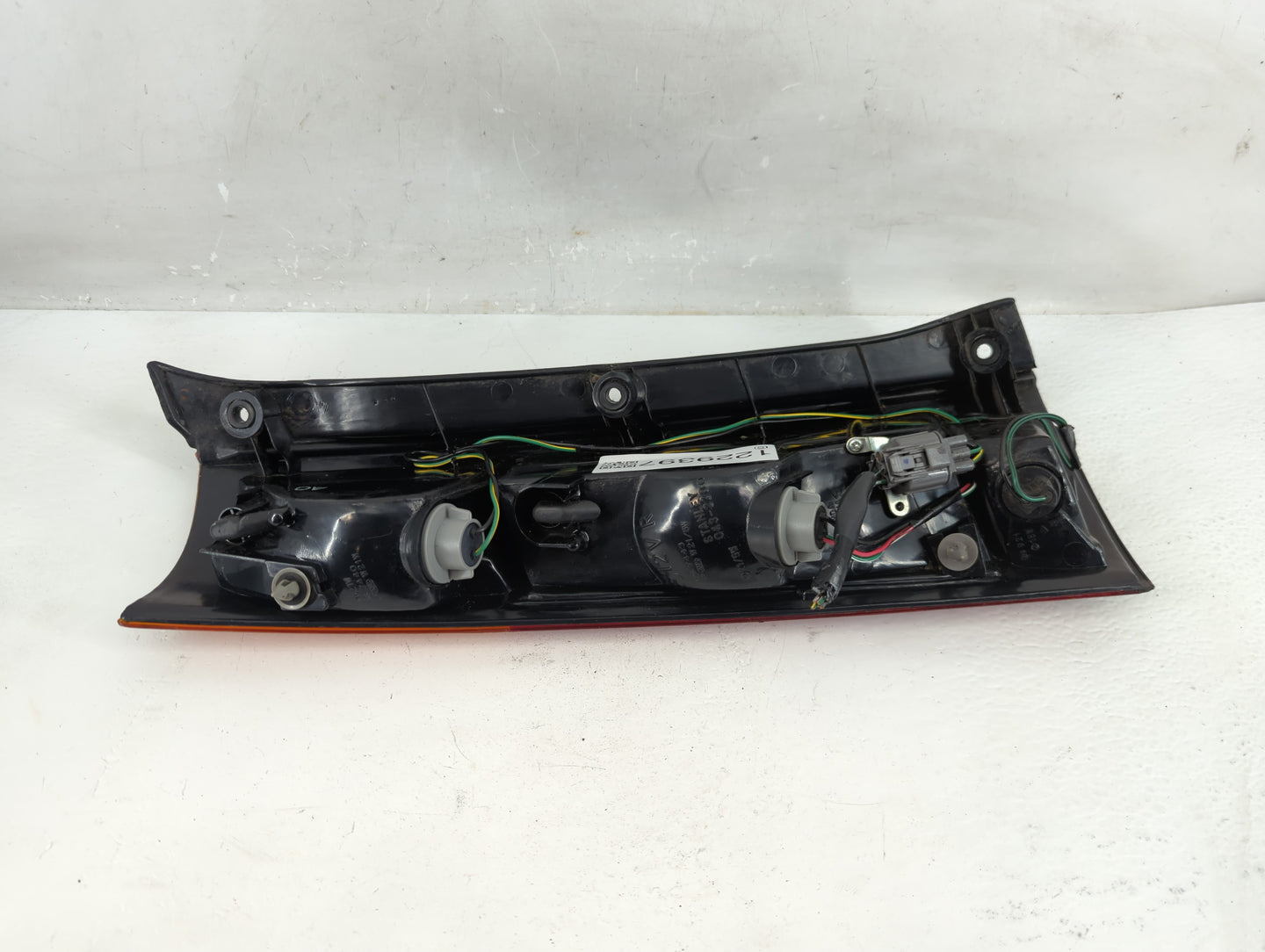 1997-2001 Honda Cr-V Tail Light Assembly Passenger Right OEM P/N:043-2200 Fits Fits 1997 1998 1999 2000 2001 OEM Used Auto P
