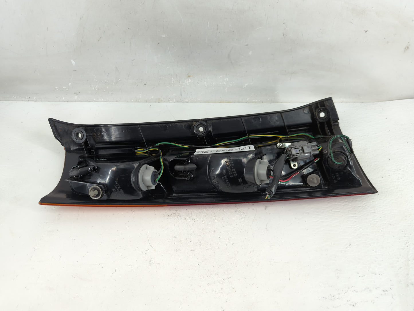 1997-2001 Honda Cr-V Tail Light Assembly Passenger Right OEM P/N:043-2200 Fits Fits 1997 1998 1999 2000 2001 OEM Used Auto P