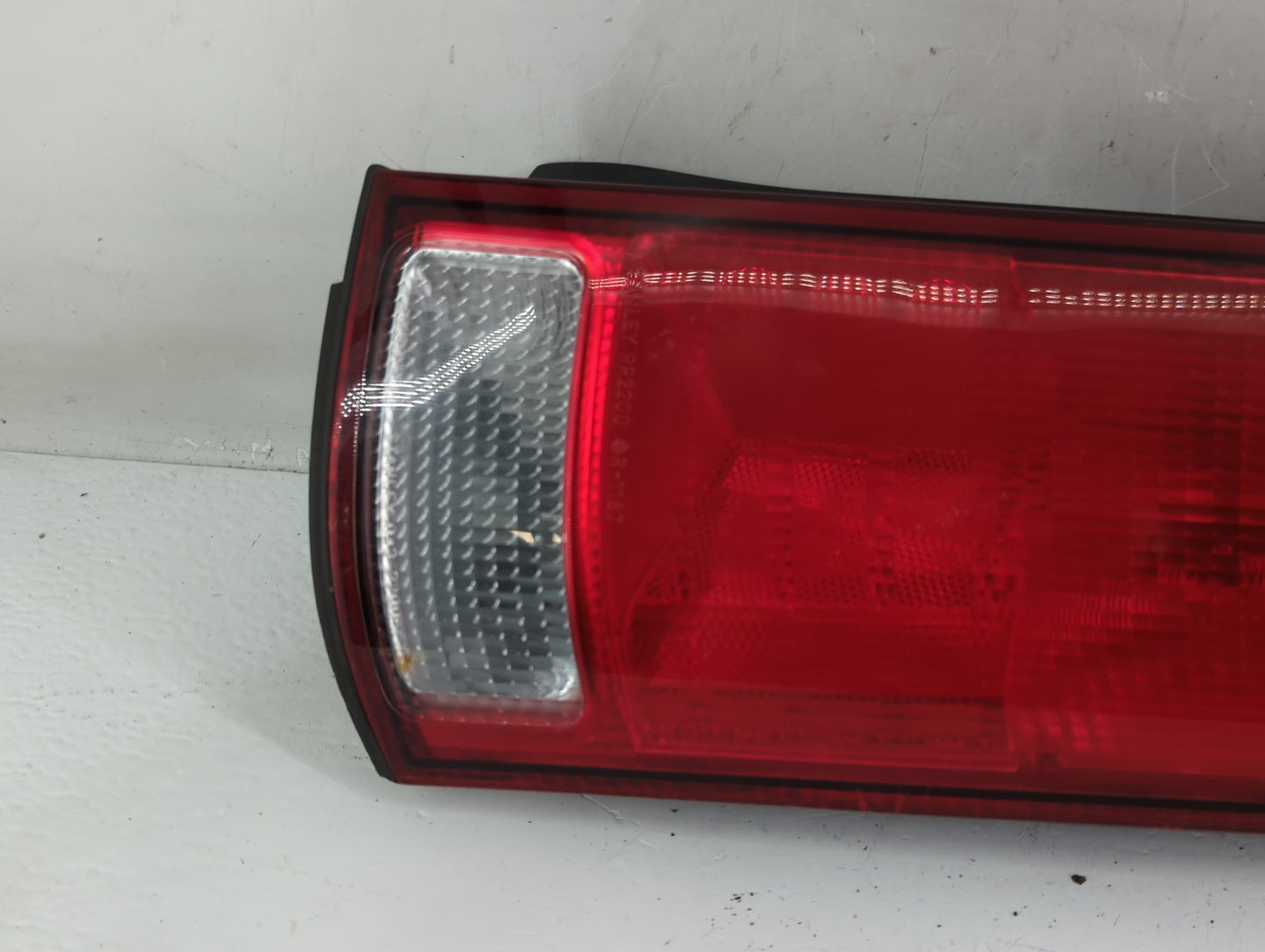1997-2001 Honda Cr-V Tail Light Assembly Passenger Right OEM P/N:043-2200 Fits Fits 1997 1998 1999 2000 2001 OEM Used Auto P
