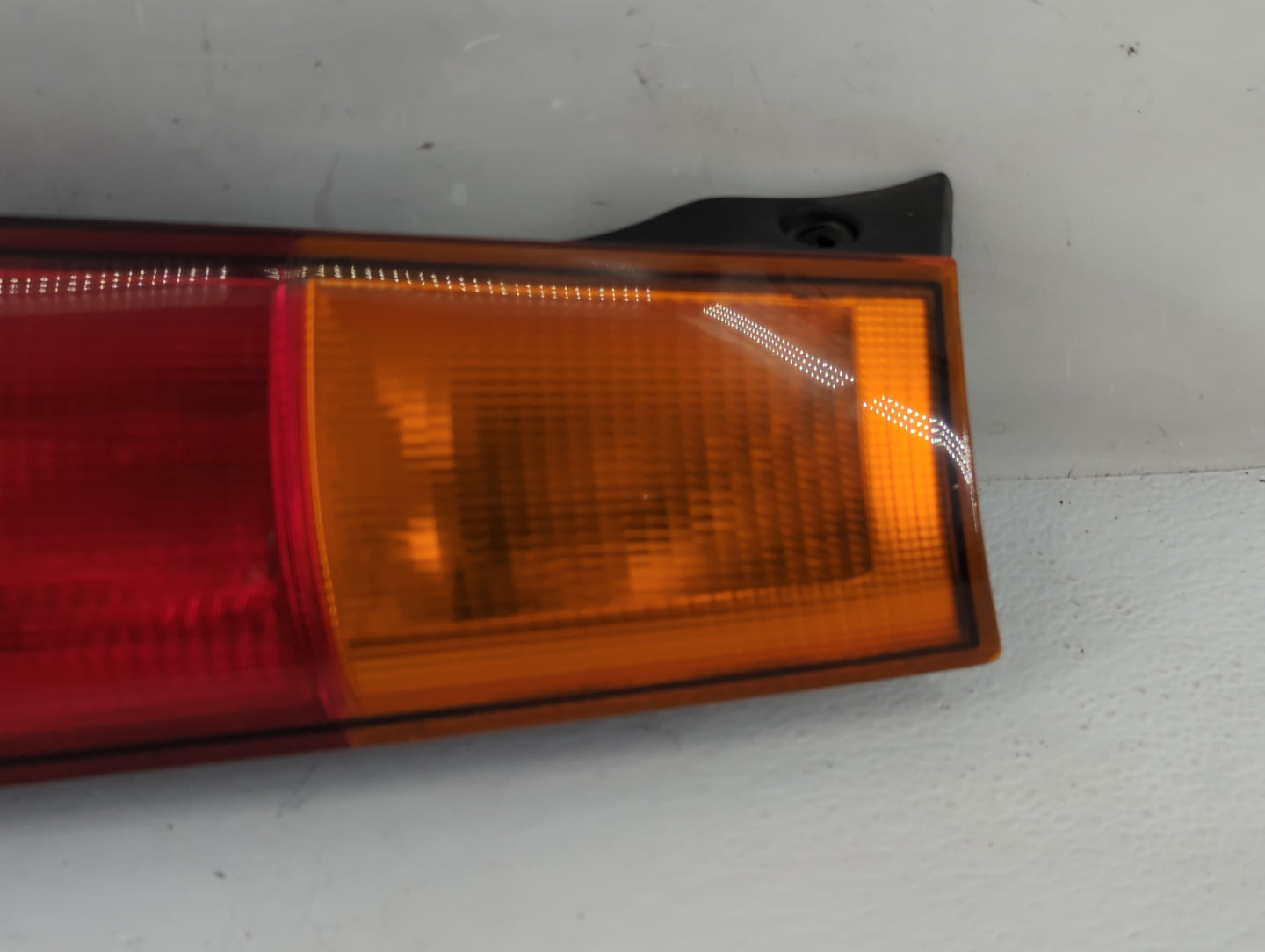 1997-2001 Honda Cr-V Tail Light Assembly Passenger Right OEM P/N:043-2200 Fits Fits 1997 1998 1999 2000 2001 OEM Used Auto P