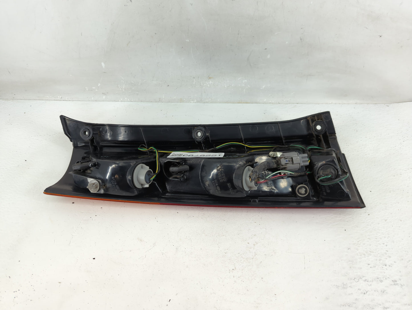 1997-2001 Honda Cr-V Tail Light Assembly Passenger Right OEM P/N:043-2200 Fits Fits 1997 1998 1999 2000 2001 OEM Used Auto P